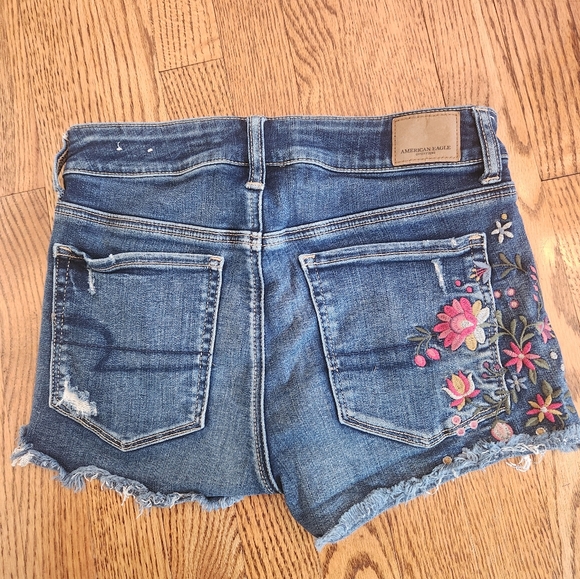 AMERICAN eagle embroidered cut off hi rise shorties 6 - Picture 5 of 5